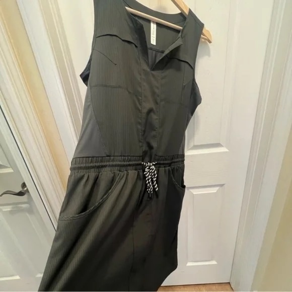 Freedom Trail by Kyodan Medium Sleeveless V-Neck Dress - Picture 2 of 7